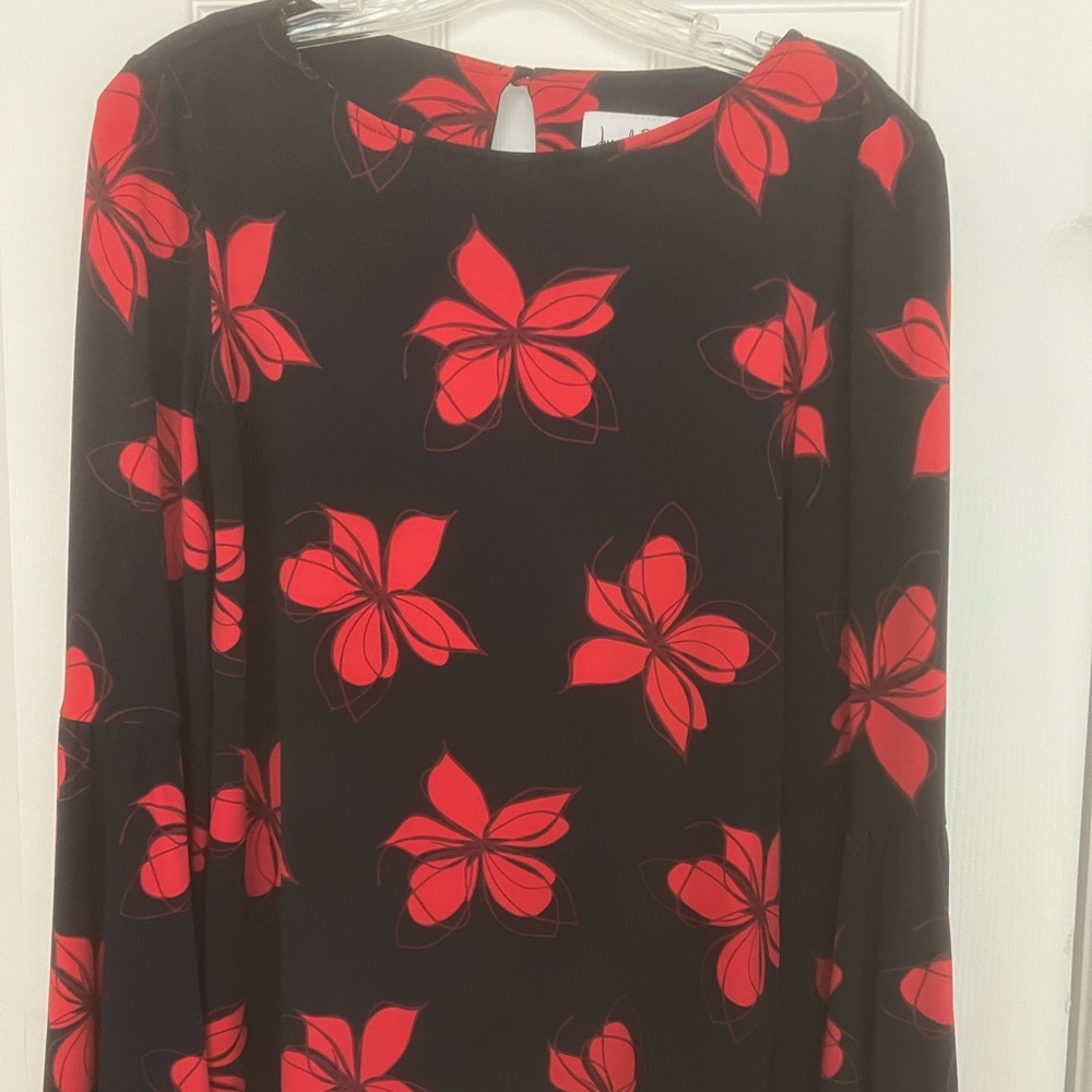 Joseph Ribkoff Shirt. Beautiful Bell Sleeve. NWOT. Never Worn!